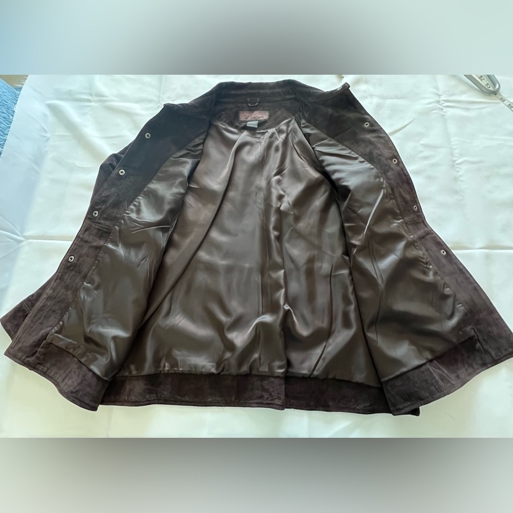 Women's Brown Suede Button-Front Jacket - Picture 4 of 7